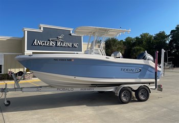 2023 Robalo R202 Explorer  Boat